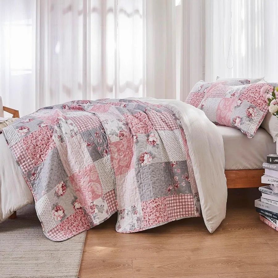 Pink Full Queen Size Quilt Set with Floral Plaid Patchwork Design in Grey Grid Pattern